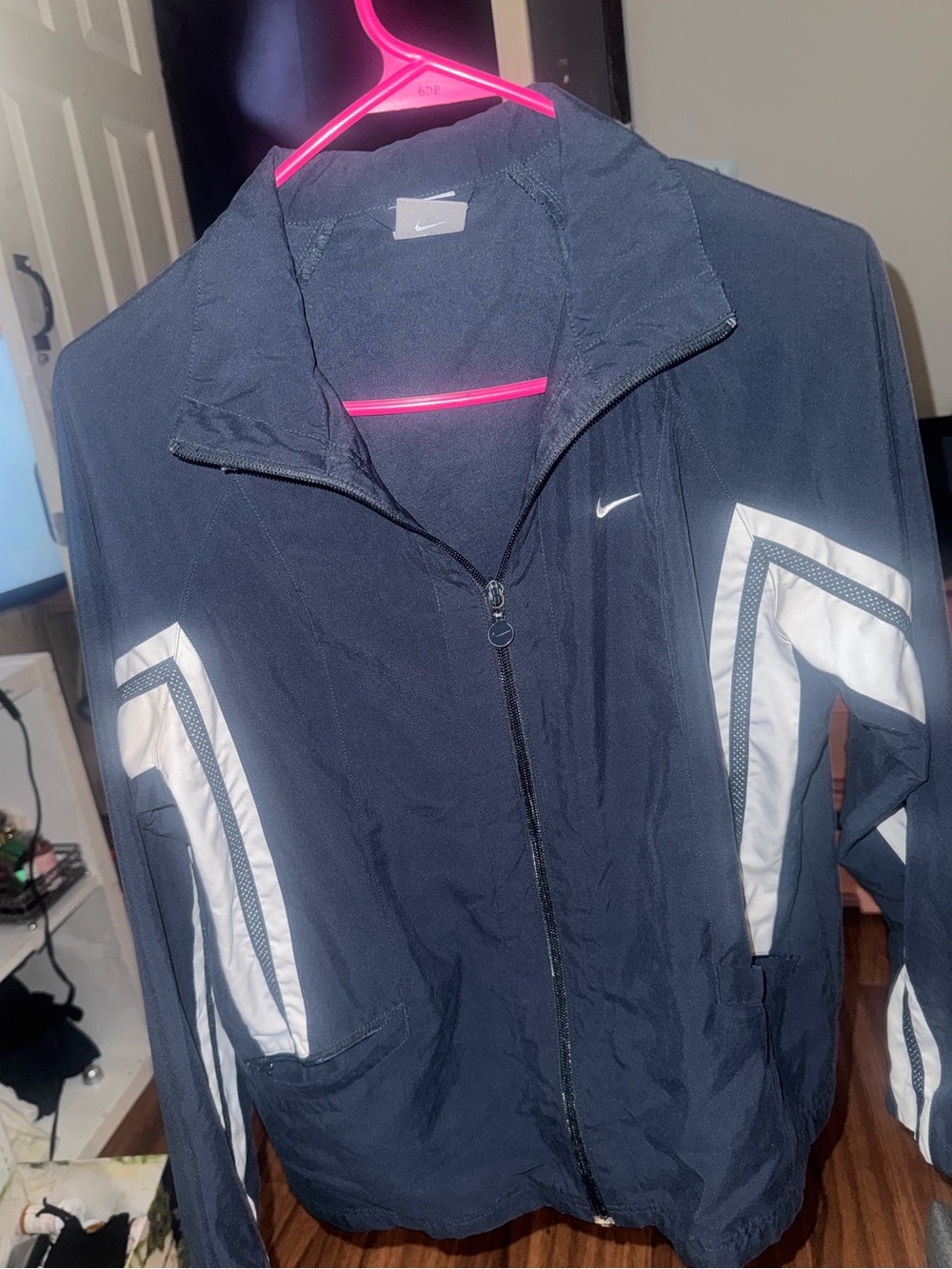 Vintage M Nike Women's Navy and White Chevron Bomber-Style Windbreaker Jacket